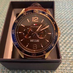 A beautiful and well-preserved men’s watch with leather straps.